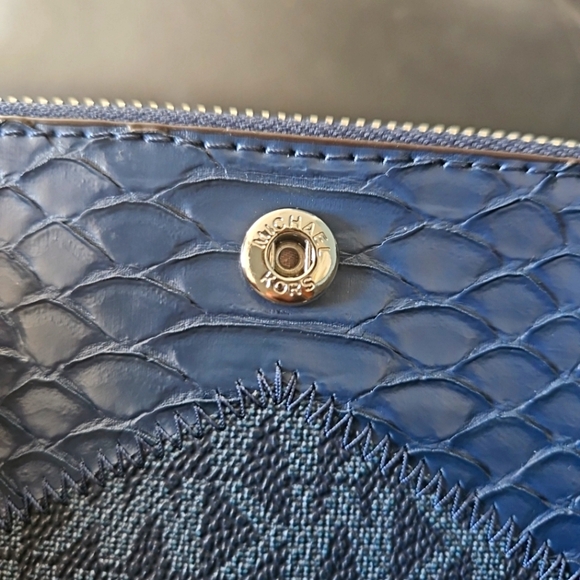 Michael Kors Jet Set Travel Double Zip Wristlet MK Logo Wallet Navy Blue Multi - Picture 7 of 10